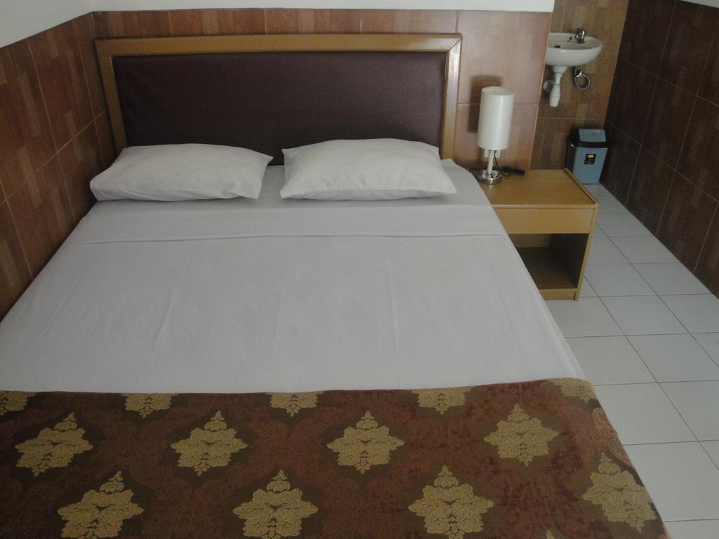 מטאראם Hotel Ratih חדר תמונה